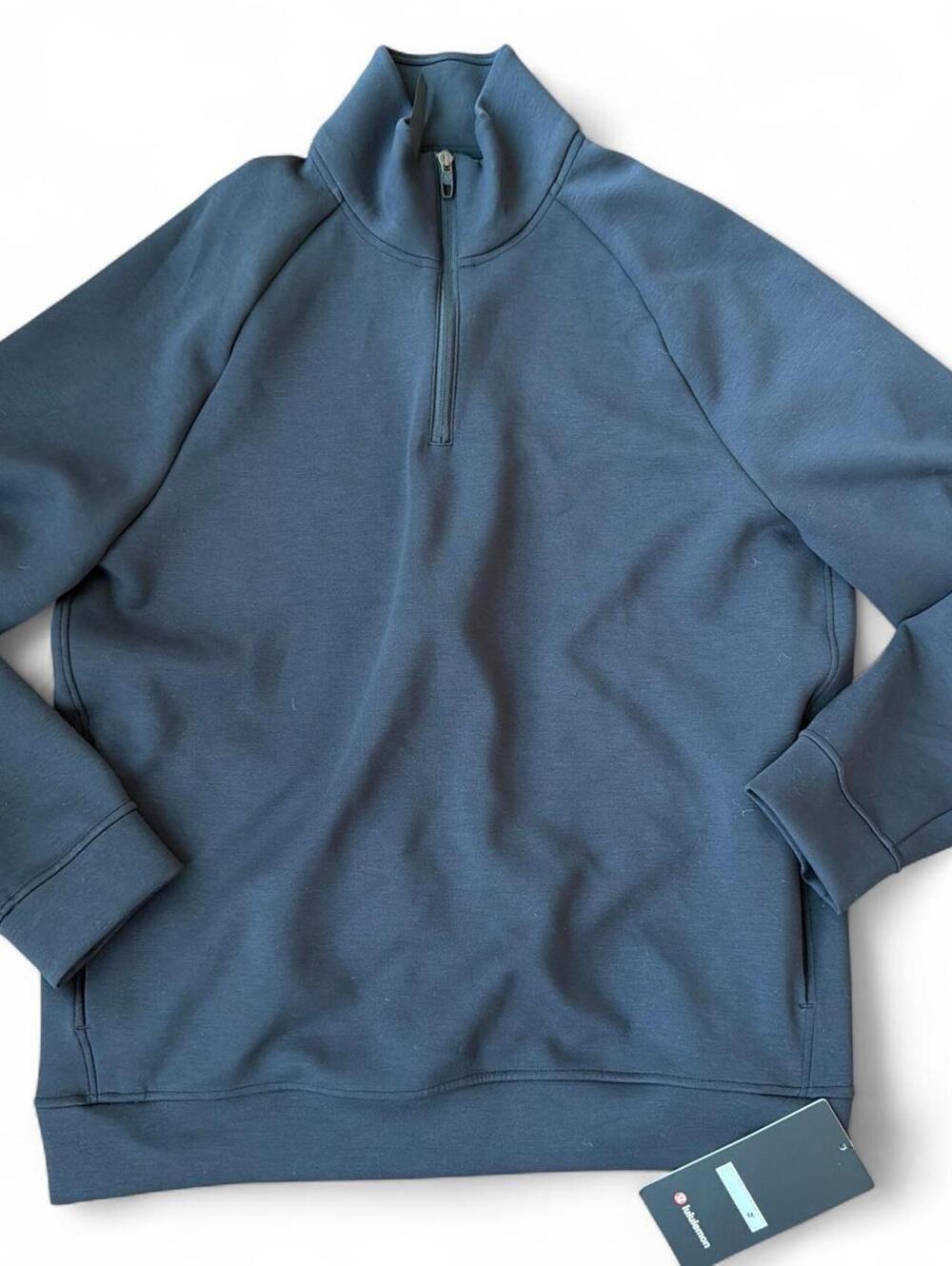 Lululemon Men's Black Sweatshirt